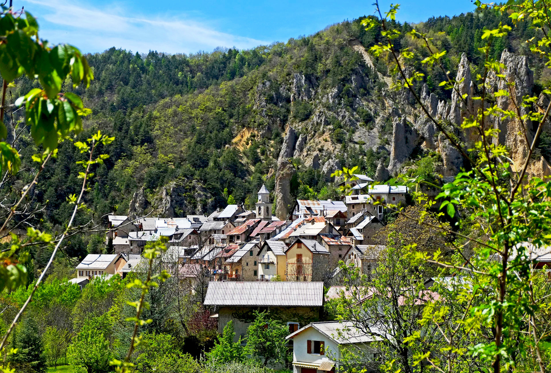 vue-sur-le-village-de-p-one-en-descendant-de-valberg-2