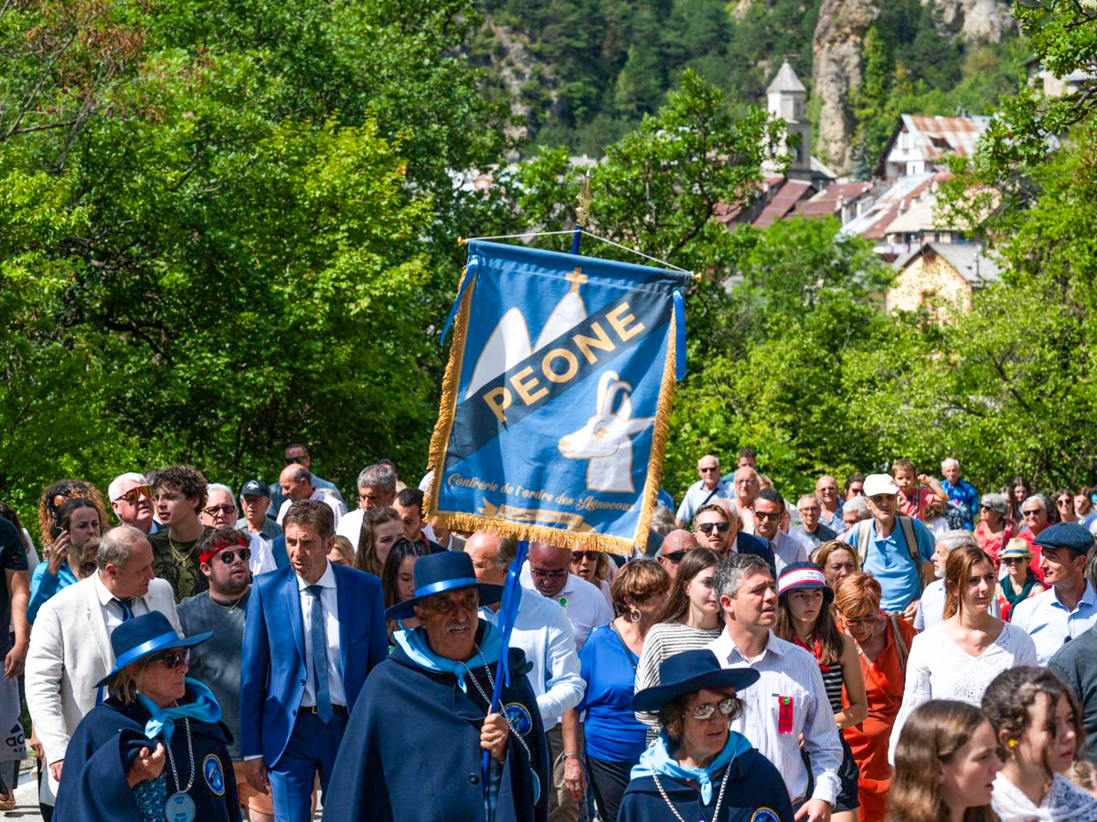 peone-st-vincent-procession